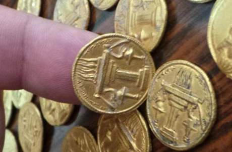 Tìm[-]thấy[-]66[-]đồng[-]tiền[-]vàng[-]1.400[-]năm[-]tuổi